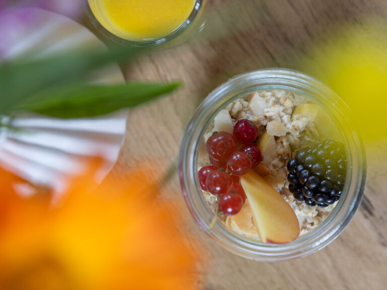 Frische Pur und viele Vitamine im Ingwershot beim Frühstück im Hotel Konradshof in Besenfeld