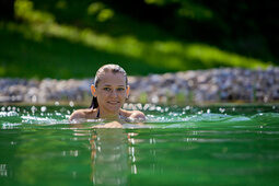 Schwimmen im Naturschwimmteich