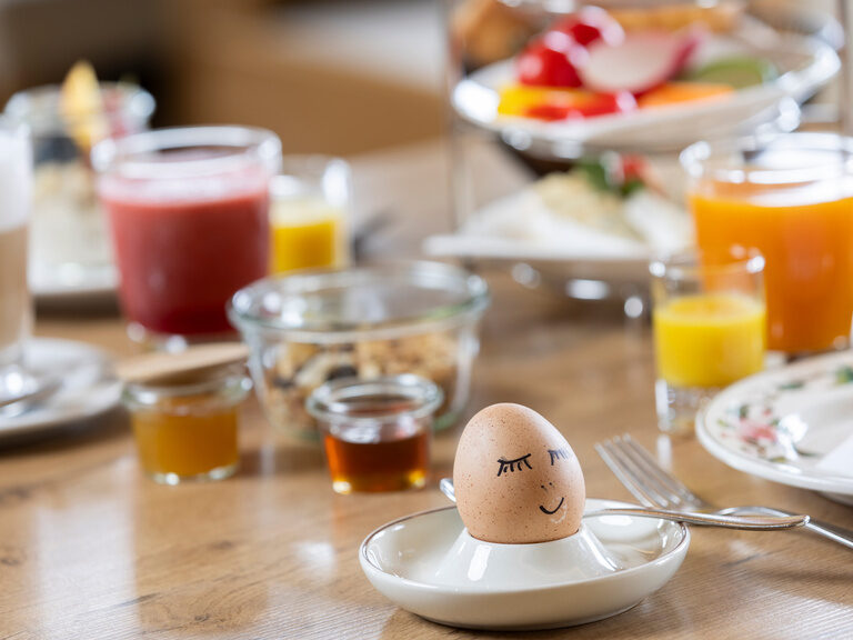 Schmuzeln schon beim Frühstück mit bemahlten Frühstückseiern gelingt der Start in den Tag im Hotel Konradshof in Besenfeld