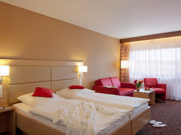 Komfortable Betten im Hotelzimmer des Hotel Konradshof in Seewald-Besenfeld im Nordschwarzwald